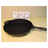 LODGE CAST IRON SKILLET