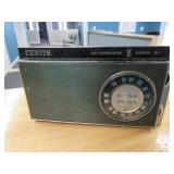 ZENITH ROYAL TRANSISTOR RADIO