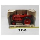ERTL INTERNATIONAL 600 DIESEL TRACTOR
