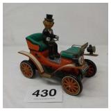 VTG TOY 1901 MODEL TIN CAR WITH DRIVER - WORKS