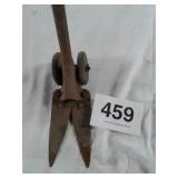 VTG HAND HELD GRASS SHEARS / CLIPPERS ON WHEELS