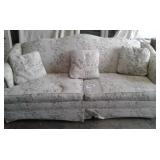 BROYHILL HIDEAWAY BED - COUCH