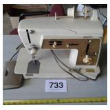 SINGER SEWING MACHINE