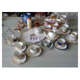 LOT OF DECORATIVE GLASSWARE