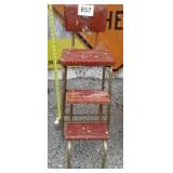 OLD STEPSTOOL