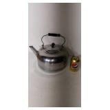 Large copper kettle in original Box