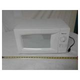 MAGIC CHEF MICROWAVE