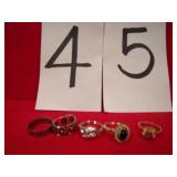 COSTUME JEWELRY 5 RINGS