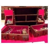 JEWELRY BOX W/COSTUME JEWELRY MUSICAL