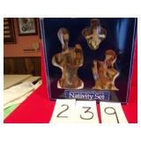HOLIDAY TIME NATIVITY SET IN BOX