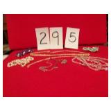 NECKLACES, COSTUME JEWELRY W/BRACELET