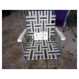FOLDING LAWN CHAIR