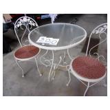 VERY CLEAN WROUGHT IRON PATIO SET W/CHAIRS