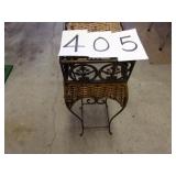 WICKER & METAL 27" PLANT STAND