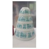 Pyrex Amish Butter Print Mixing Bowls. Set of 4