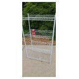 Small wire shelving unit.