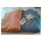 2 FULLSIZE BLANKETS - 1 HEATED W CONTROLLERS