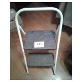 2 STEP STEPLADDER