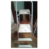 3 STEP ALUMINUM STEPLADDER