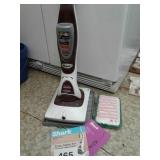 SHARK WOOD & HARD FLOOR CLEANER W TRAY,