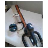 ELECTRIC BOSCH HEDGE TRIMMERS W BLADE CASE & EAR