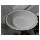VTG. OVAL ENAMEL WASH TUB    25"LX18"W