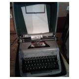 ROYAL QUIET DE LUXE TYPEWRITER