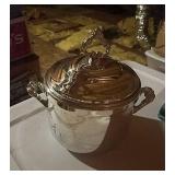 ONIEDA USA ICE BUCKET
Has some discoloration.