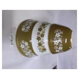 SET OF PYREX NESTING BOWLS