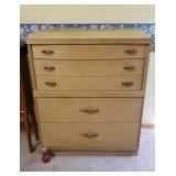 Chest of Drawers.  Matches Lot 3. 34x41x19