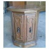 END TABLE 21in tall 19in wide