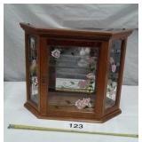 18 x 22" DISPLAY CABINET
2 GLASS SHELVES