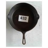 NO 10 GRISWOLD CAST IRON SKILLET