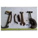 PIPE CUTTER, WRENCHES