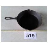 NO 7 GRISWOLD CAST IRON SKILLET