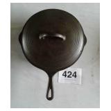 NO 8 WAGNER CAST IRON SKILLET WITH LID