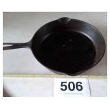 NO 8 GRISWOLD CAST IRON SKILLET