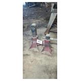 H-D large truck stands.