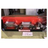 KENWORTH W900 1:32 DIE CAST NEW IN BOX