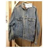 VINTAGE LEVI XL MANS JACKET (ONE SPOT ON IT)