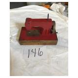 VINTAGE SEWING MACHINE IN WOOD CASE