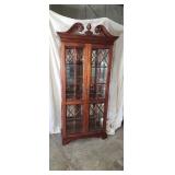 Beautiful  7 1/2' Victoria Collection 2 door