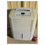 Frigidaire  25 pint Dehumidifier works.