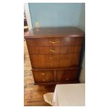 4 Drawer Dresser, some knobs missing