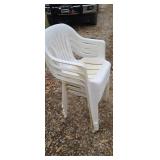 4 plastic lawn chairs
