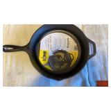 Seasoned 10" lodge cast iron deer skillet