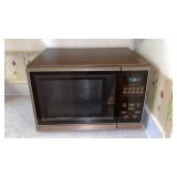 Amana Radarange Microwave Oven