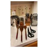 Knife set with Harley Davison logo on block,