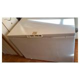 Amana chest deep freeze (measurements in