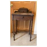 Vintage small table with drawers
